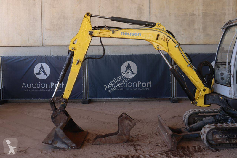 Lopatový nakládač Neuson 3503RD