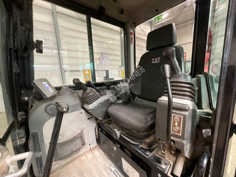 Excavator Caterpillar 305.5 E 2