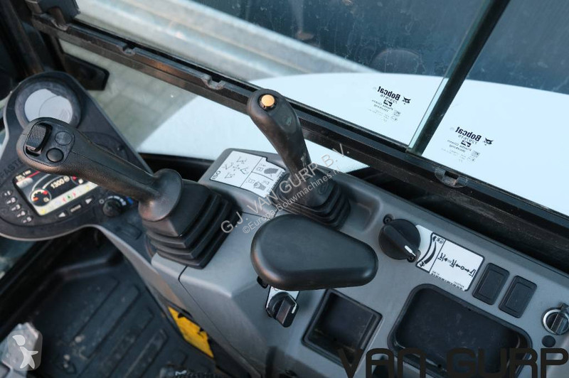 Lopatový nakládač Bobcat E34 | 2023 | 379h