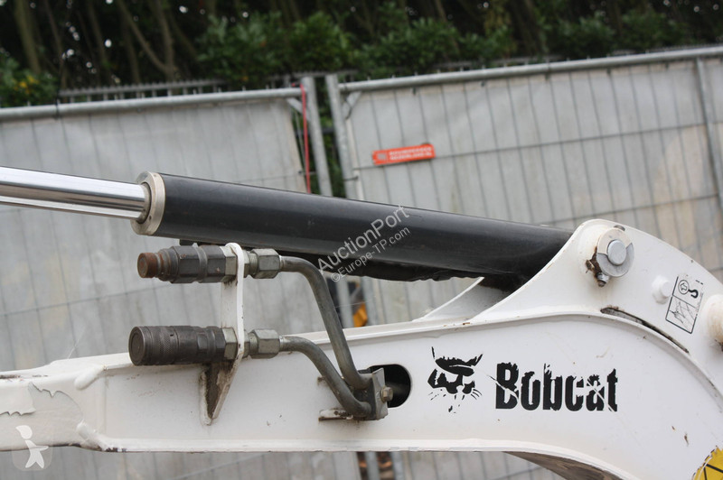 Багер Bobcat E17