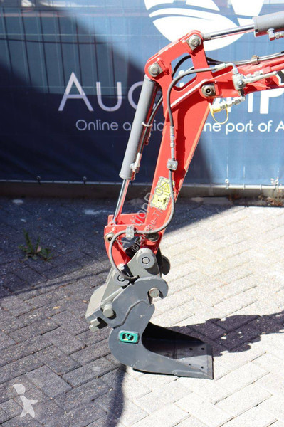 جرافة Yanmar SV08-1A(S)