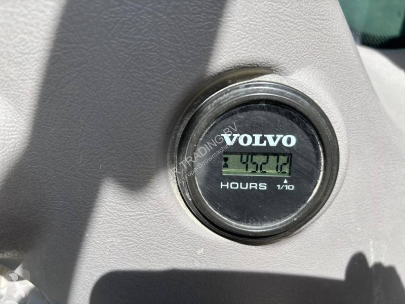Pelle Volvo 250 ENL (Two buckets)