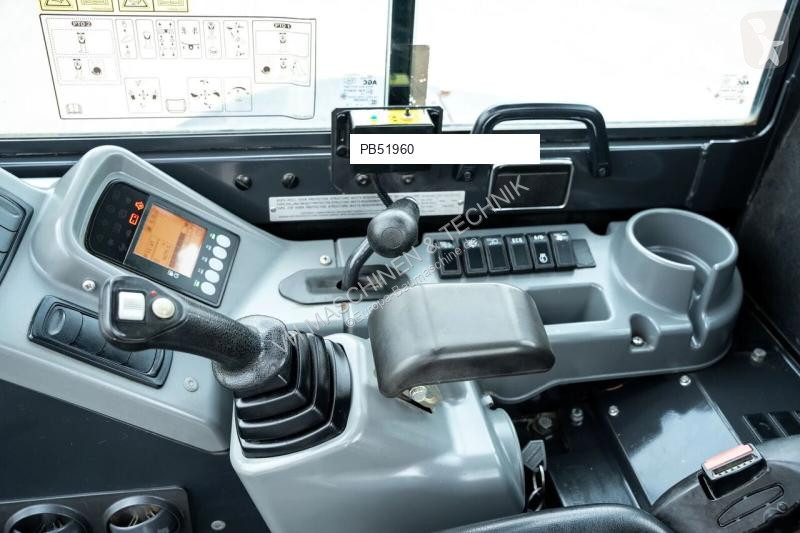 جرافة Yanmar VIO50-6B