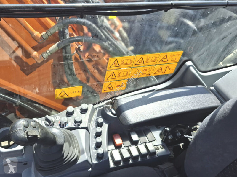 Екскаватор Hitachi