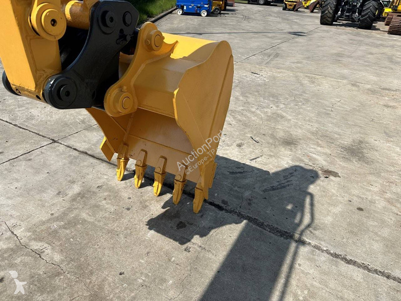 Екскаватор Komatsu 7