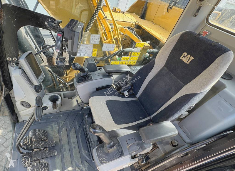 Екскаватор Caterpillar EL