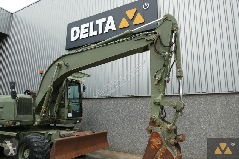 Koparka Caterpillar Ex-army