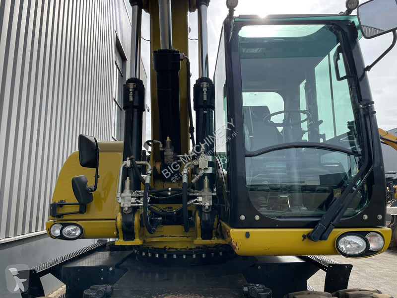 Escavadora Caterpillar D