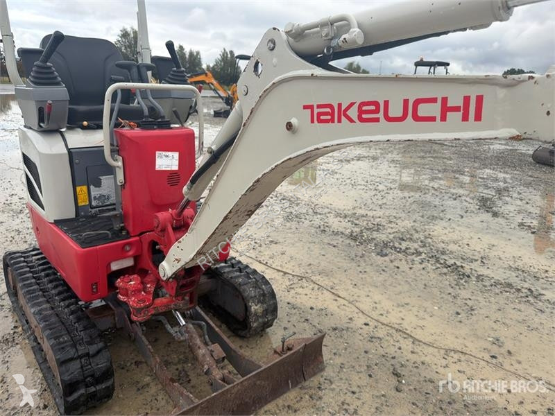 Экскаватор Takeuchi TB210R Mini Excavator