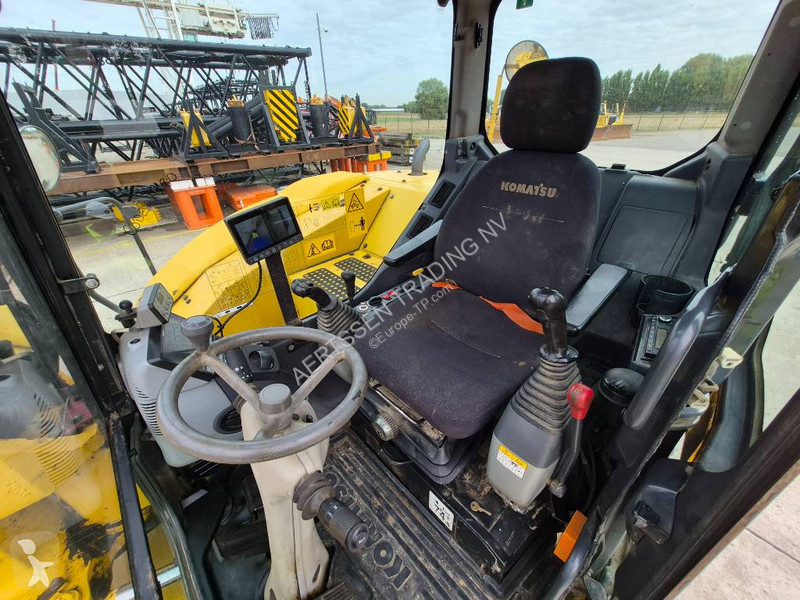 Экскаватор Komatsu MR8