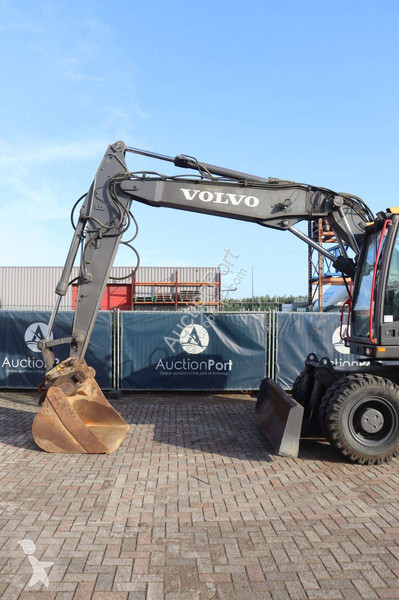 جرافة Volvo EWR150E