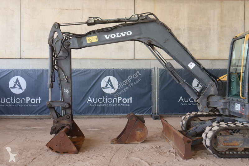 جرافة Volvo