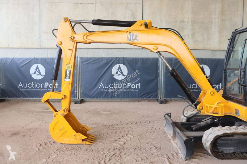 جرافة JCB 8056