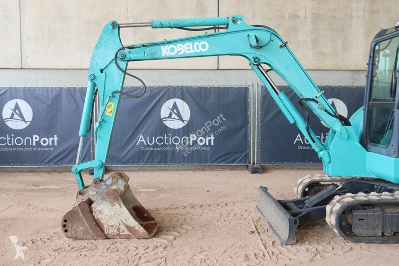 جرافة Kobelco 8