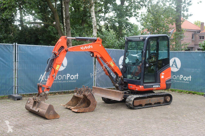 Excavadora Kubota KX030-4