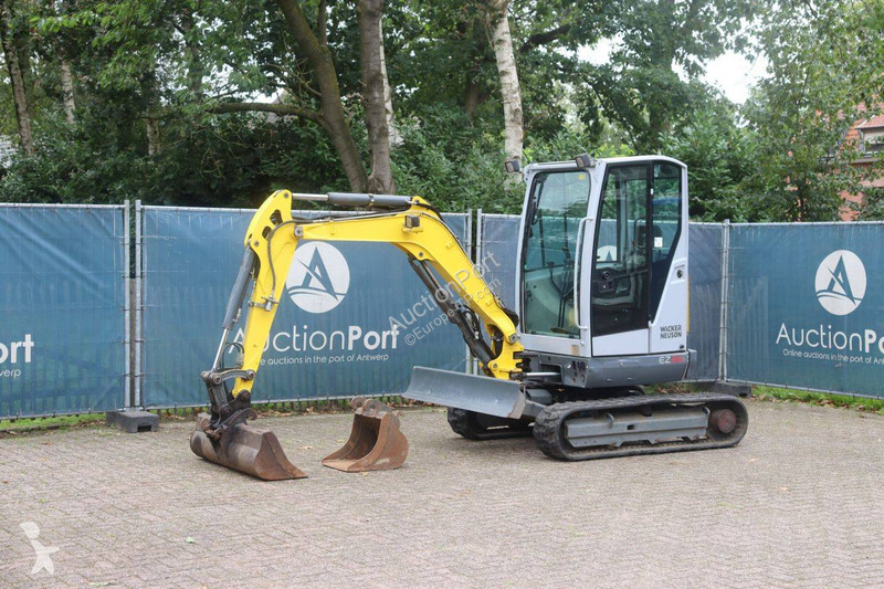 جرافة Neuson EZ26