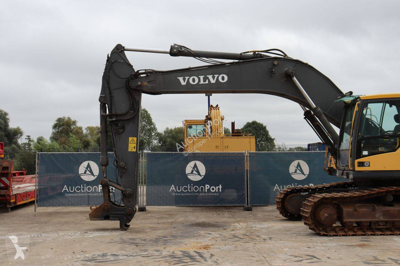 جرافة Volvo L