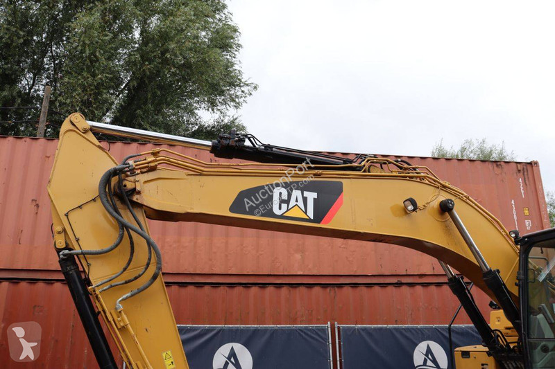 جرافة Caterpillar 320FL