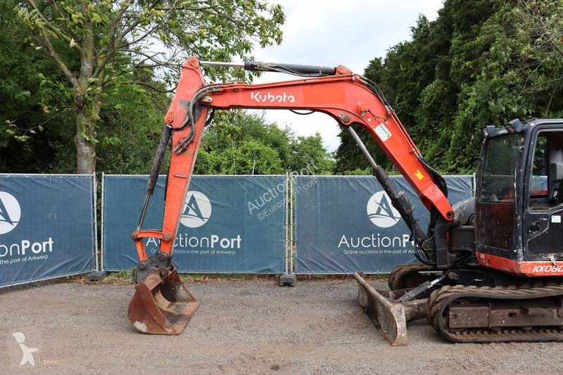 Excavadora Kubota KX080-4