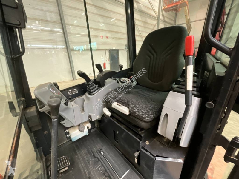 جرافة Kubota 274