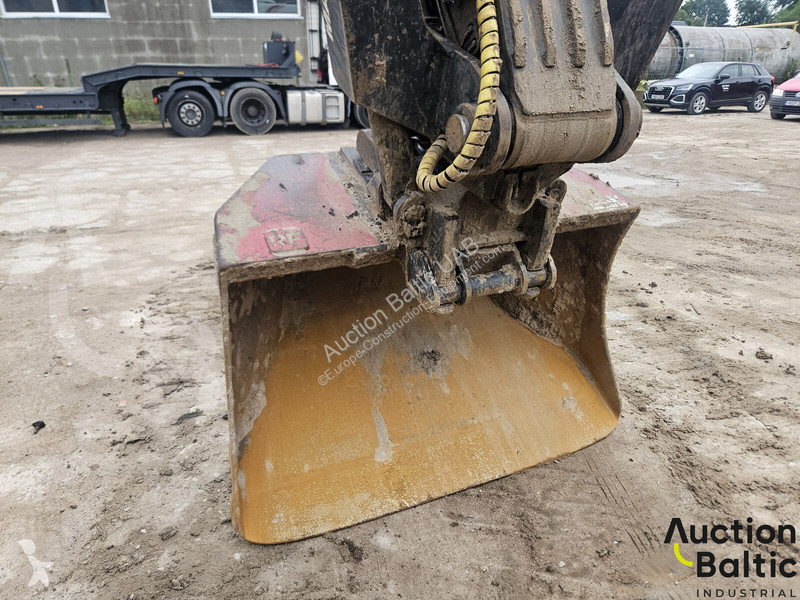 جرافة Volvo EC220EL