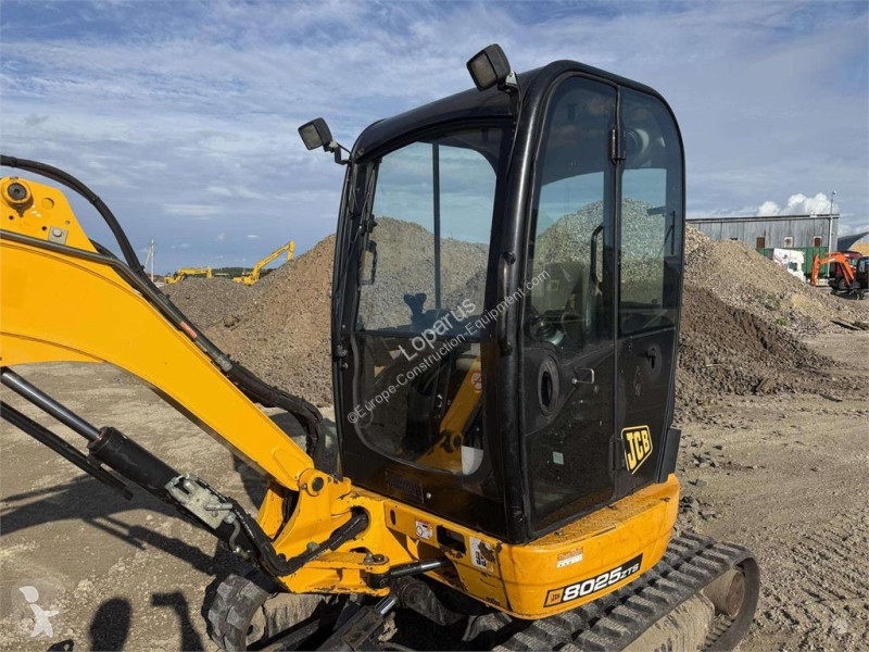 جرافة JCB