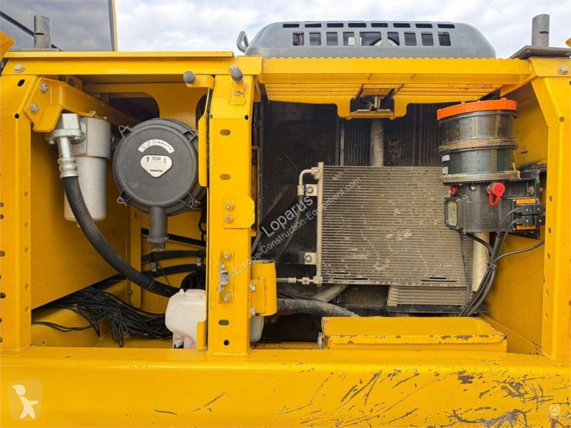 جرافة Komatsu LC8