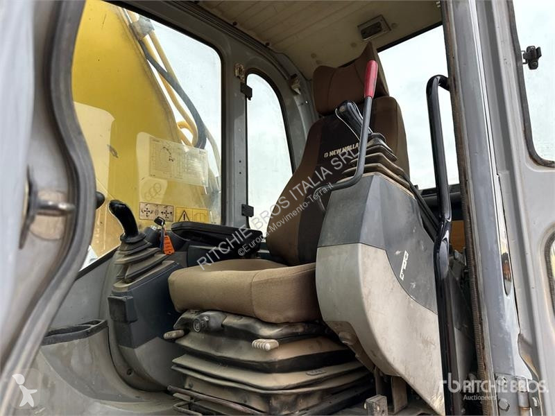 Skovel New Holland Kobelco E215B Tracked Excavator