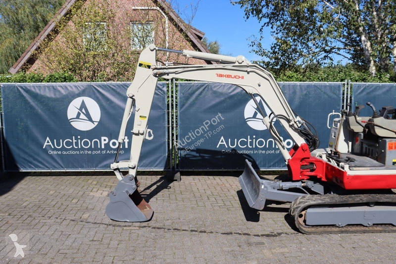 Skovel Takeuchi