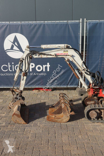 Excavadora Takeuchi
