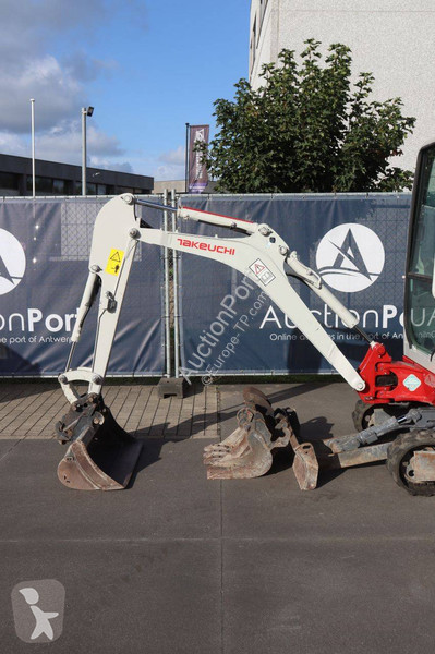 Rýpadlo Takeuchi TB216