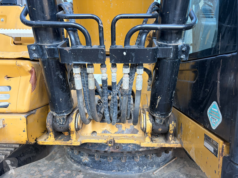 Багер Caterpillar 320FL