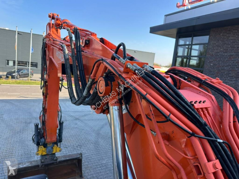Pelle Hitachi 6
