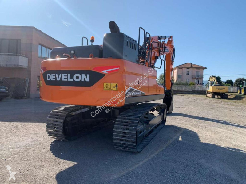 Pelle Develon DX245 NHD