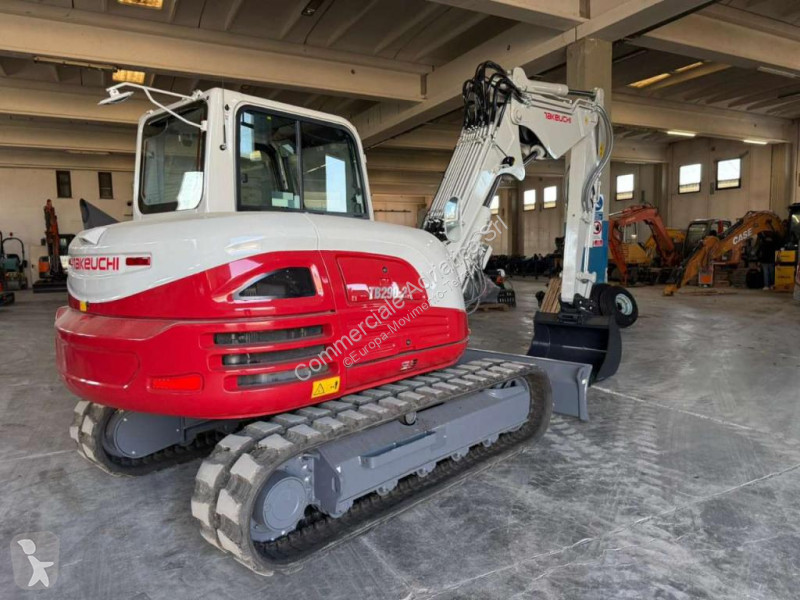 Pelle Takeuchi tB290-R