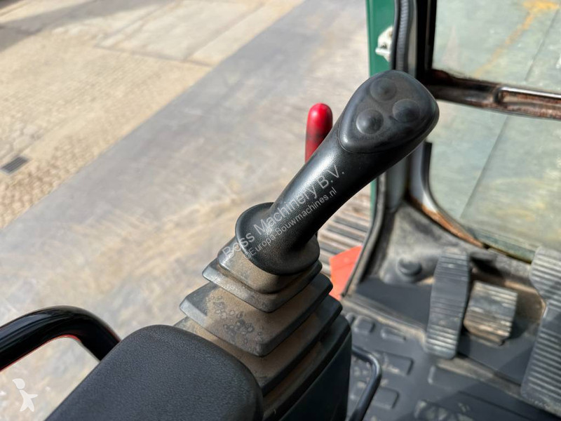 Pelle New Holland Kobelco E235B SR2 - 360°...
