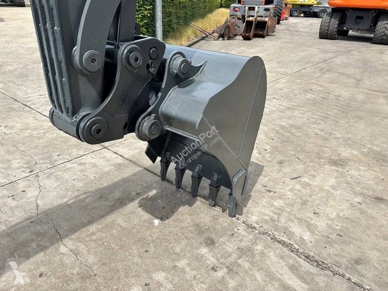 Pelle Volvo EC60C