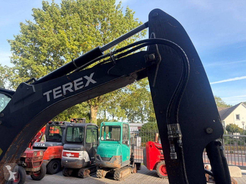 Pelle Terex T035