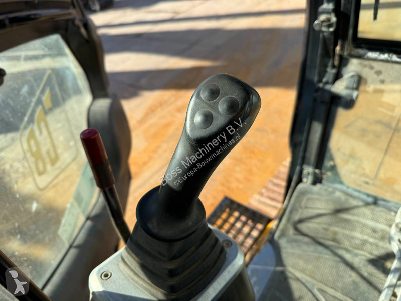 جرافة JCB - Hammer Lines / Heated Seat