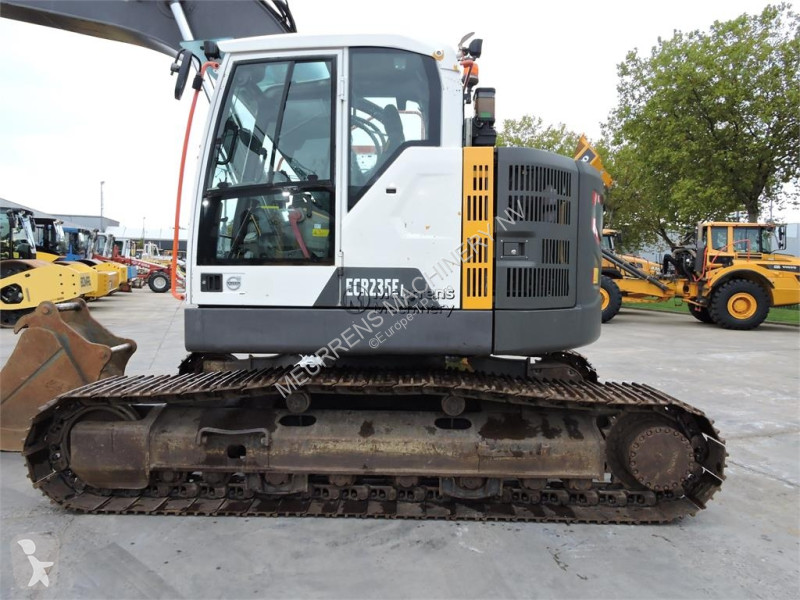 Багер Volvo ECR235