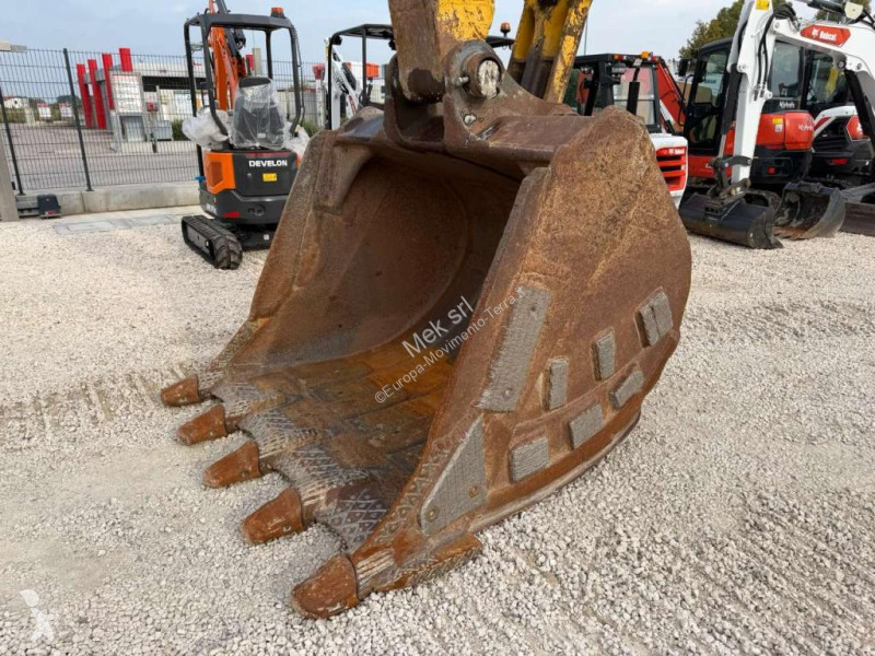 Excavator Komatsu PC490LC-11E0