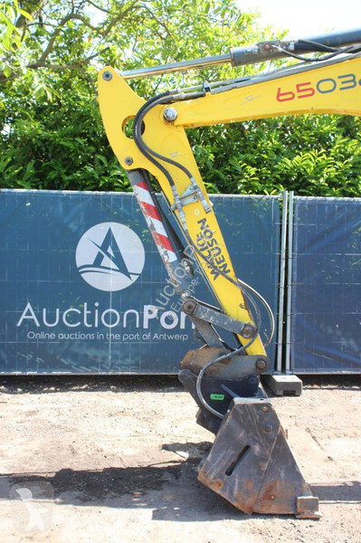 جرافة Neuson 6503