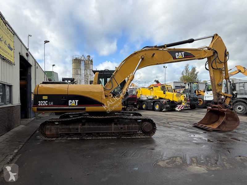 جرافة Caterpillar 322C Excavator - 26.2T -...