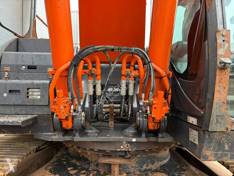 جرافة Hitachi LC-6