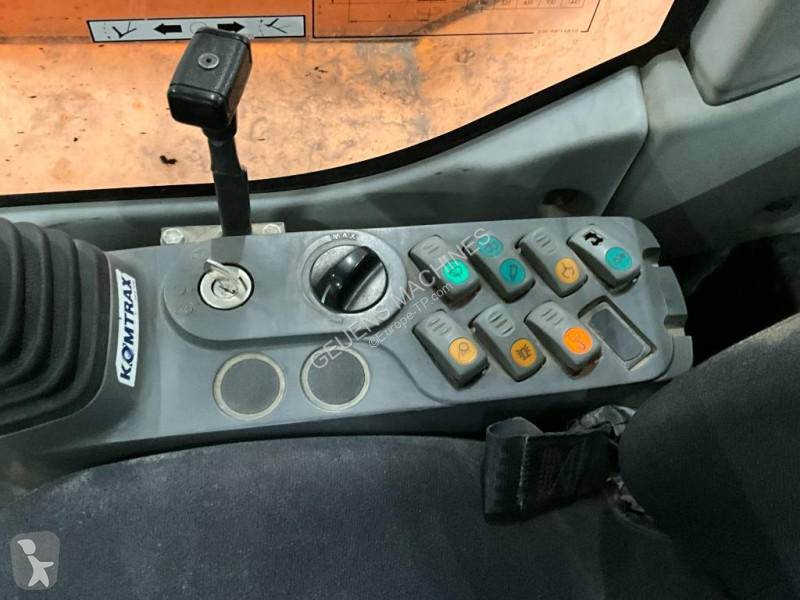 Escavadora Komatsu MR3