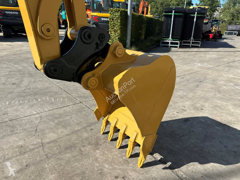 Escavadora Caterpillar