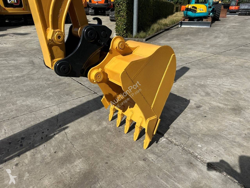 Escavadora Komatsu 7