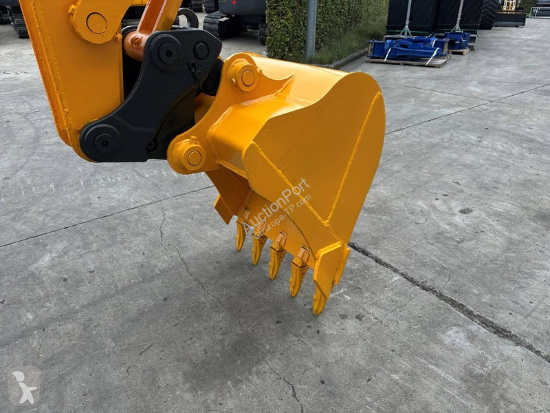 Escavadora JCB 8056
