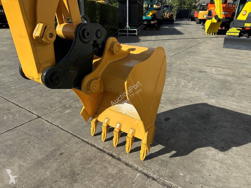 Escavadora Komatsu 7