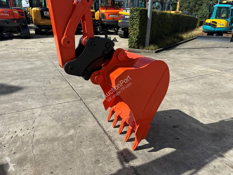 Escavadora Kubota SZ
